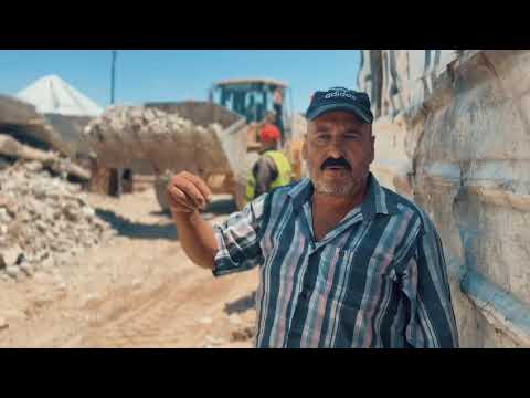 اللجنة المصرية بطواقمها وآلياتها تمضي بين الركام لرفع أنقاذ المنازل المدمرة في قطاع غزة