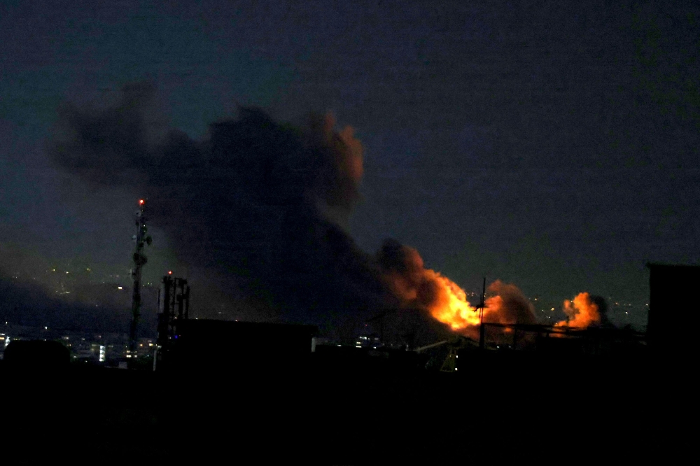عودة التصعيد.. غارات أمريكية على بندر عباس وإسقاط 4 مسيرات إيرانية