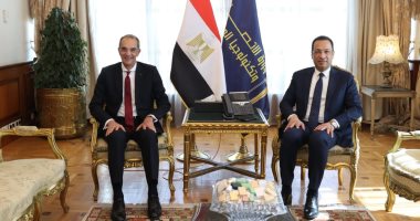 وزارة الاتصالات تشهد مراسم تسليم وتسلم بين الوزيرين السابق والحالي