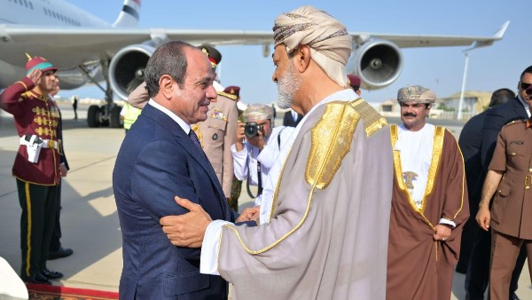 الرئيس السيسي والسلطان هيثم يبحثان في مسقط مستجدات المنطقة ويؤكدان: أمن الدول العربية جزء لا يتجزأ من الأمن القومي