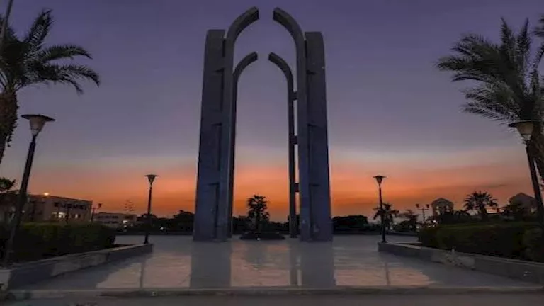 لطلاب الثانوية.. كل ما تريد معرفته عن برنامج الترجمة الفورية بآداب "ال