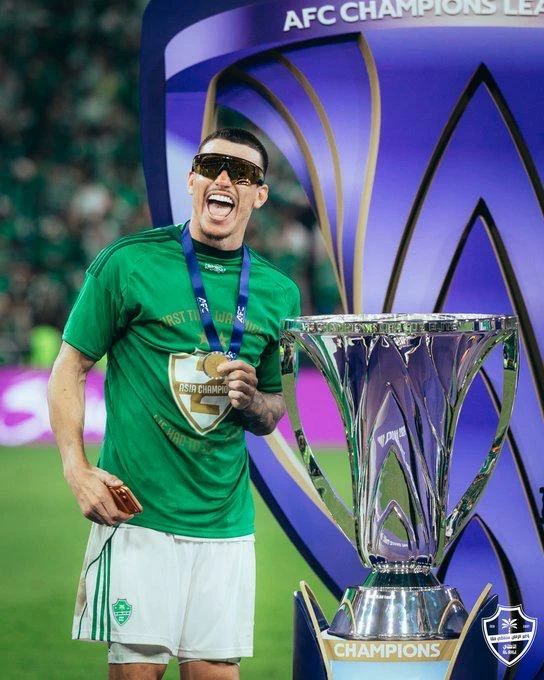 مصادر «عكاظ»: الأهلي يتجه لتمديد عقد إبانيز لـ2029