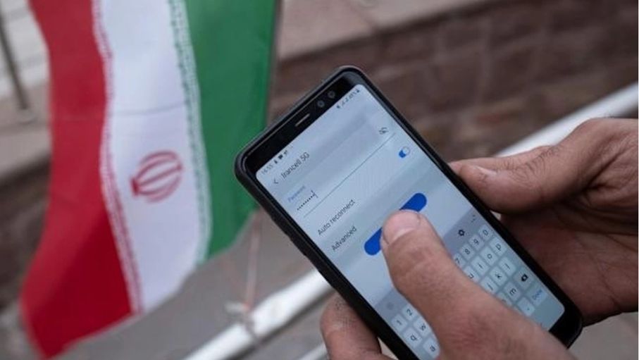 الأطول في تاريخها.. انقطاع الإنترنت يُغرق إيران في "ظلام رقمي"