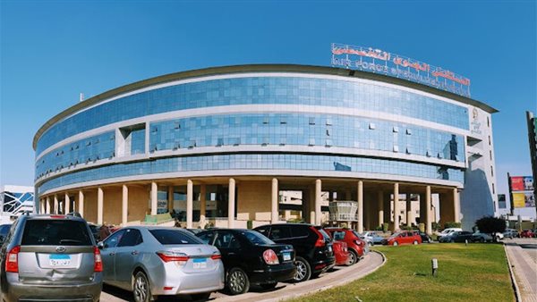 المستشفى الجوى التخصصى تستضيف خبيرا عالميا فى جراحة الأنف والأذن وأورام جذع المخ