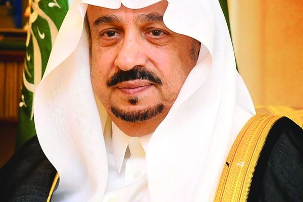 أمير الرياض يستقبل منسوبي الإمارة المهنئين بشهر رمضان