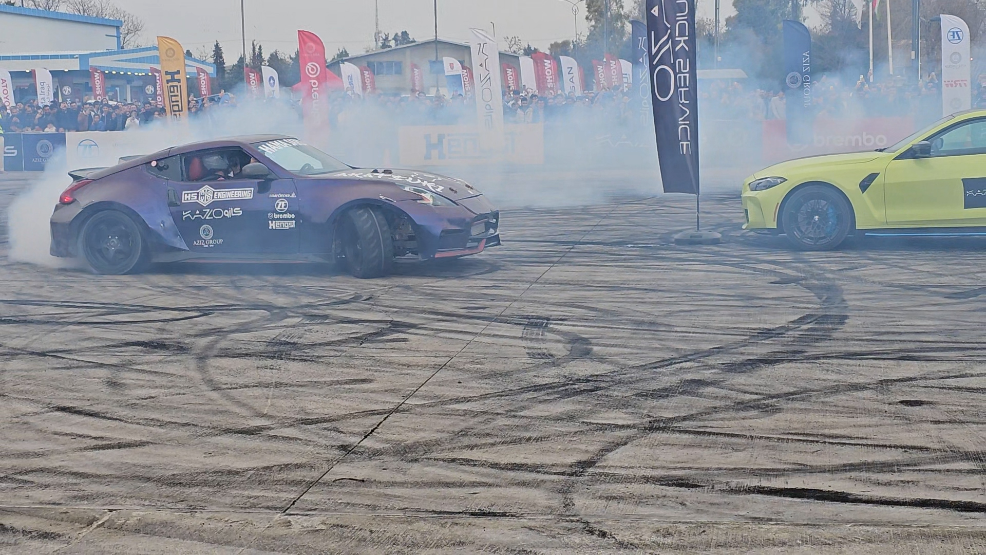 شاهد: “تفحيط” ومناورات ضمن فعاليات معرض أربيل الدولي للسيارات