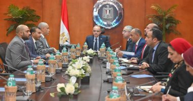 وزير الاستثمار والتجارة الخارجية يبحث مع "مجموعة العربي" خطط التوسع الصناعي
