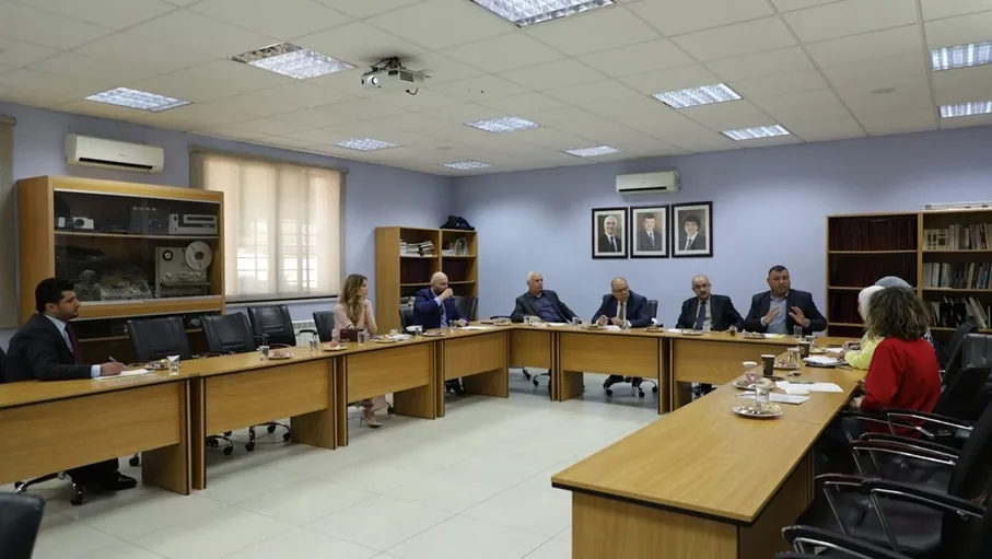 اجتماع تشاوري لمناقشة وتطوير معايير تقييم مشاريع التخرج لقسم ...