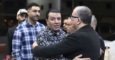 مصطفى كامل وعمرو مصطفى وتامر حسين وعزيز الشافعى فى عزاء والد هانى عبد الكريم