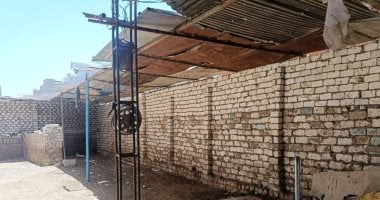 إزالة مخازن فرز وتجميع القمامة المتواجدة بين الكتل السكنية بنجع حمادى فى قنا