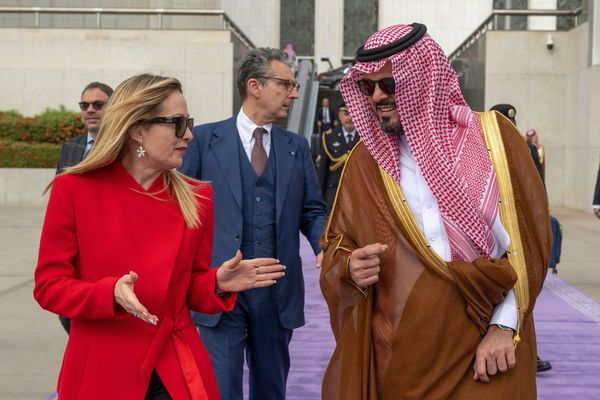 رئيسة وزراء جمهورية إيطاليا تغادر جدة