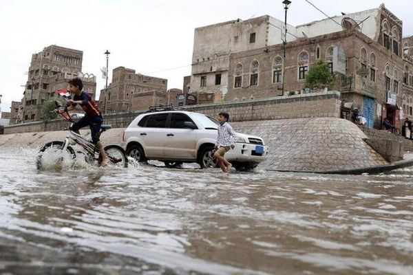 تضرر أكثر من 100 ألف شخص جراء السيول في اليمن