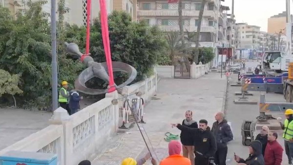 إزالة هلال مئذنة مسجد البحر بعد حدوث ميل به