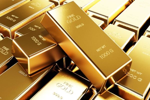 الذهب يستعيد بريقه بعد أدنى مستوى أسبوعي