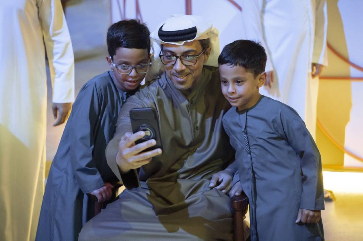 منصور بن زايد يزور ساحة الخيل في نادي أبوظبي للفروسية