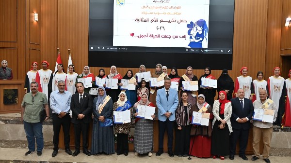 جنوب سيناء تحتفي بقيم العطاء .. المحافظ يكرّم نماذج مضيئة للأم والأب المثاليين 2026