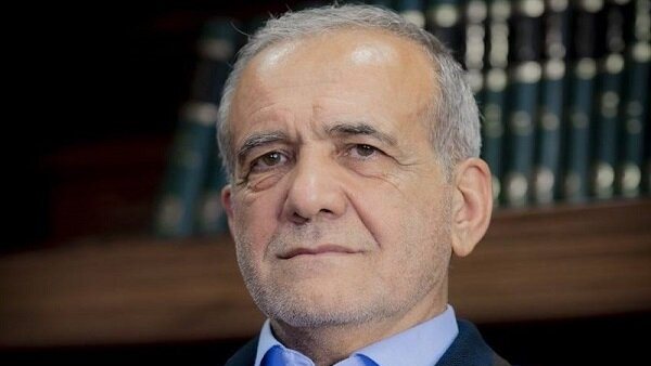 الرئيس الإيراني يصدر قرارا بإعادة خدمة الإنترنت إلى وضعها السابق