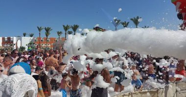 مهرجان الفوم بارتي ينشر البهجة بفنادق الغردقة في ثالث أيام عيد الأضحى