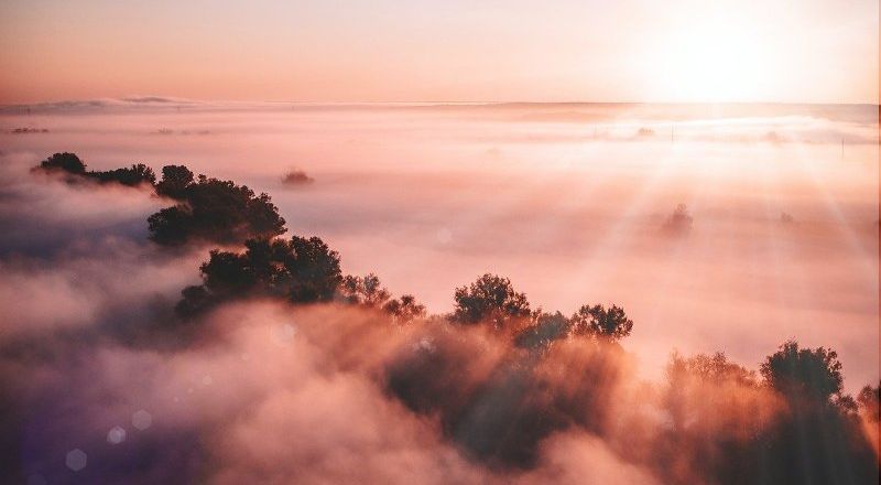 حالة الطقس: أجواء غائمة وباردة نسبيًا مع تقلبات حتى الأحد