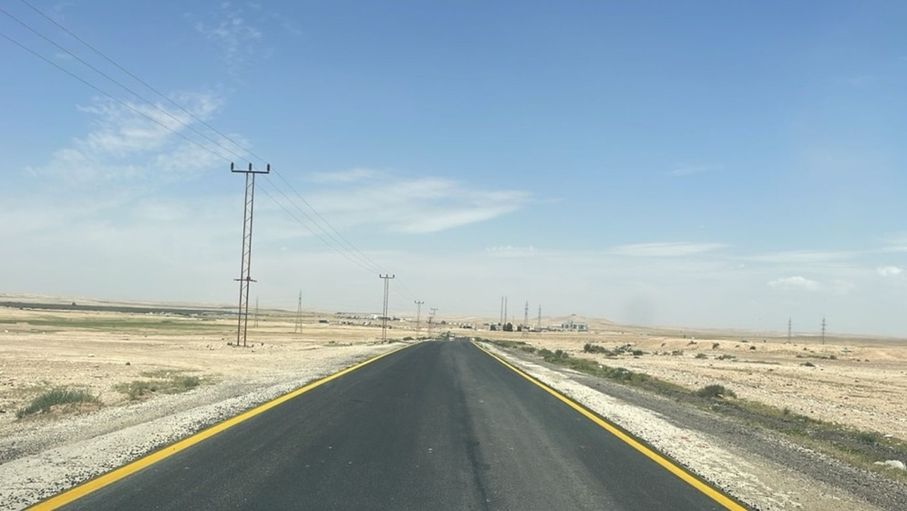 وزارة الأشغال تُنهي مشروع تأهيل طريق مدخل أم الرصاص قبل موعده المحدد