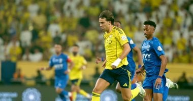 سيماكان يتقدم للنصر بهدف أمام الهلال في قمة الدوري السعودي