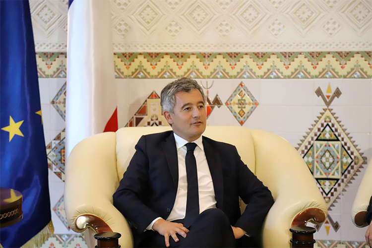 دارمانان لا يذكر سوى انشغالات فرنسا لدى الجزائر!