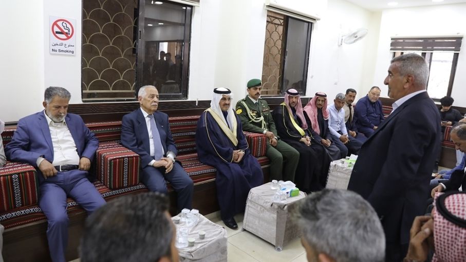 العيسوي ينقل تعازي الملك وولي العهد إلى عشيرة القطارنة