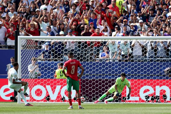 ياسين بونو ينضم لأساطير كأس العالم