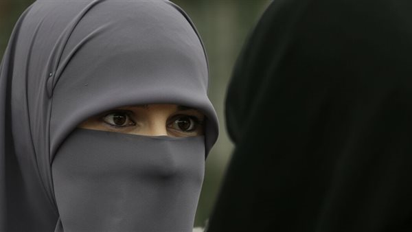بعد واقعة مستشفى الحسين، هل يجوز شرعا حظر النقاب؟ أزهري يجيب