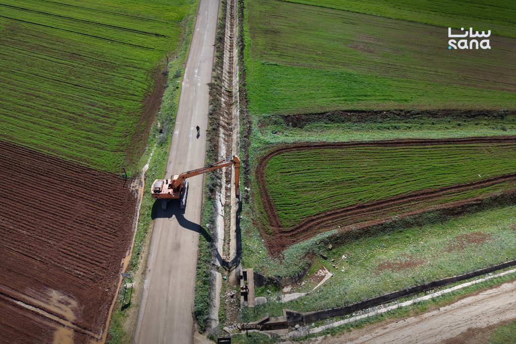 أعمال تعزيل قنوات ري بمسافة 32 كيلو متراً في محردة ومصياف بريف حماة