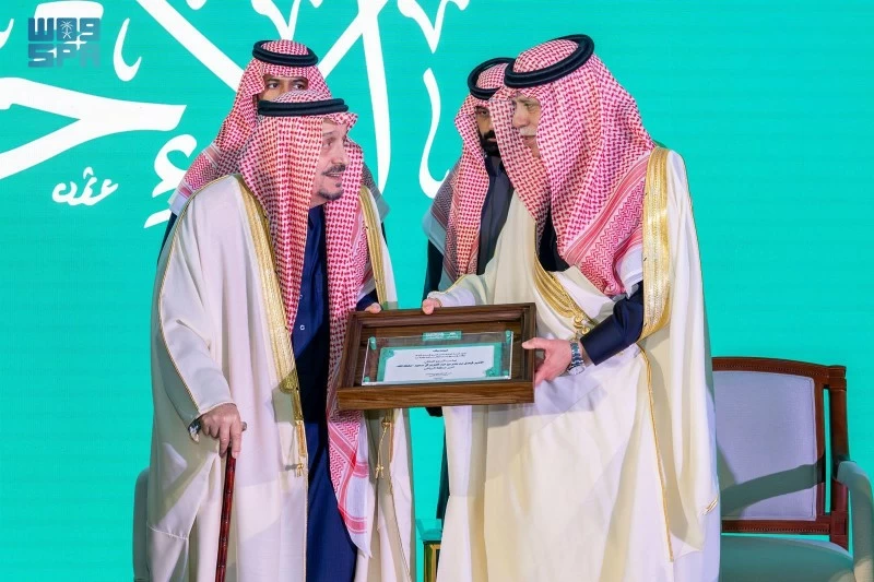 أمير الرياض يُكرّم المُحسنين ويدشّن مبادرة «براعم إحسان»