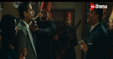 مسلسل النص التانى الحلقة 13.. عبد العزيز النص يخطط لحماية ابنه وزوجته ويجنب إيذاء الآخرين.. منصور يكتشف جهازًا غريبًا وعائشة تهدئه.. وحالة من القلق بعد القبض على علوى بتهمة التخابر مع الألمان