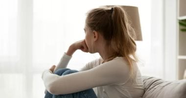 قصة فتاة واجهت أعراض مرحلة سن اليأس في عمر 16 عاما بسبب حالة نادرة