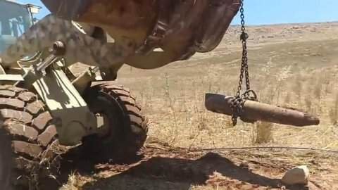 بالصور: الجيش اللبناني يفكك قنبلة طيران خطيرة داخل محطة مياه إبل السقي