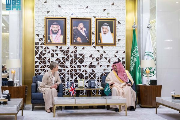 عبدالعزيز بن سعود يستقبل وزيرة الخارجية وشؤون الكومنولث والتنمية في المملكة المتحدة