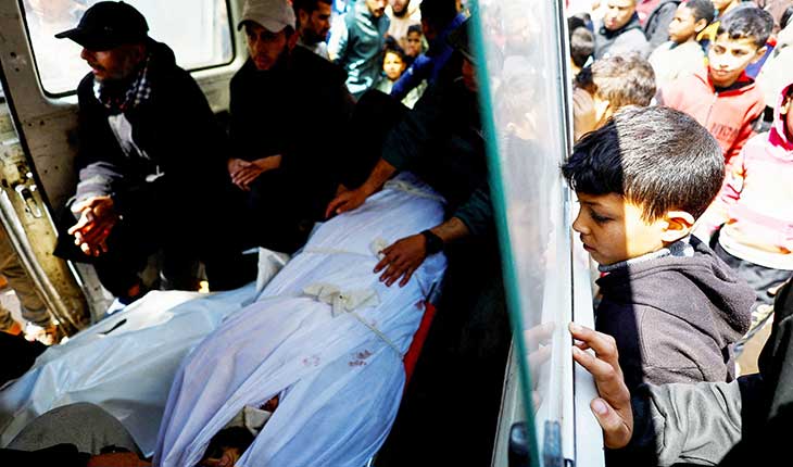 شهداء خارج «الخط الأصفر» في هجمات إسرائيلية على غزة