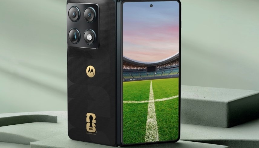 موتورولا و"إي آند الإمارات".. هاتف Razr Fold طريقك لحضور مونديال 2026