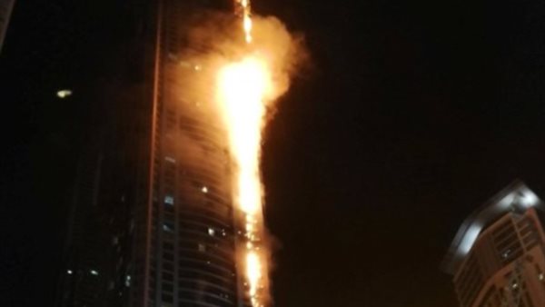 حريق في أبراج الإمارات المالية بدبي والسبب مجهول