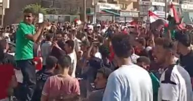بتيشرتات المنتخب وأعلام مصر.. أهالى بنى سويف يحتفلون بصعود منتخب مصر