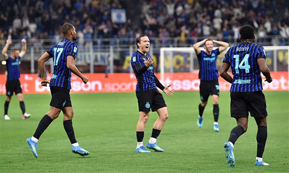 7 نقاط فاصلة للتتويج بالدوري.. إنتر يفوز على كالياري بثلاثية