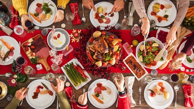 إتيكيت تقديم الطعام في عزومات رمضان: نصائح لجعل مائدتك منظمة