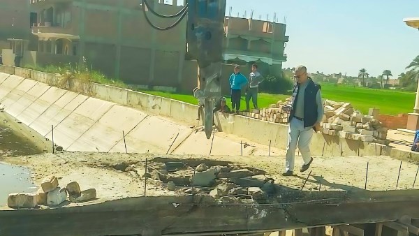 وزير الري يتابع إجراءات الإزالة الفورية لتعدى أحد المواطنين على ترعة فزارة بسوهاج