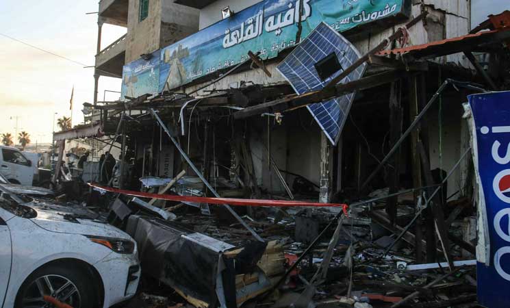 استشهاد 8 أشخاص وإصابة 22 آخرين في غارة إسرائيلية على صيدا- (صور وفيديو)