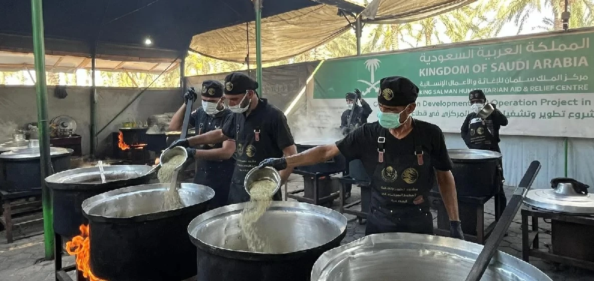 مركز «سلمان للإغاثة» يوزع 25,000 وجبة غذائية ساخنة في قطاع غزة