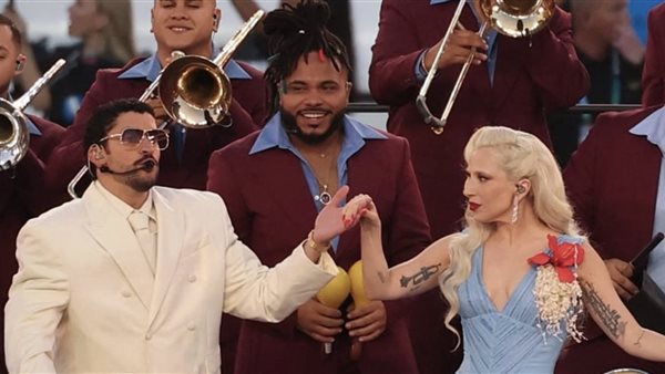 باد باني يحيي حفل Super Bowl بمشاركة نجوم الغناء في أمريكا (صور)