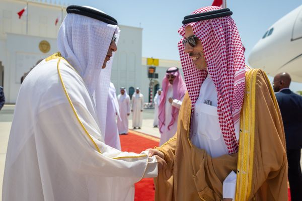 وزير الخارجية يصل إلى المنامة للمشاركة في اجتماع المجلس الوزاري الخليجي