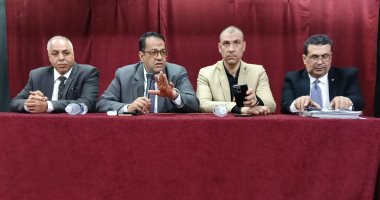 وكيل تعليم الغربية يبحث مع مديرى التعليم الثانوى استعدادات الامتحانات