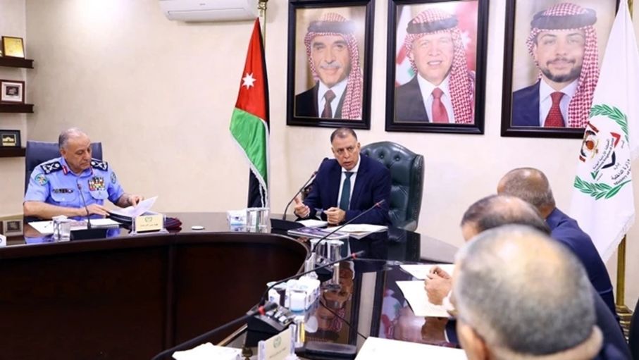 وزير الداخلية يترأس اجتماع اللجنة العليا للإصلاح والتأهيل