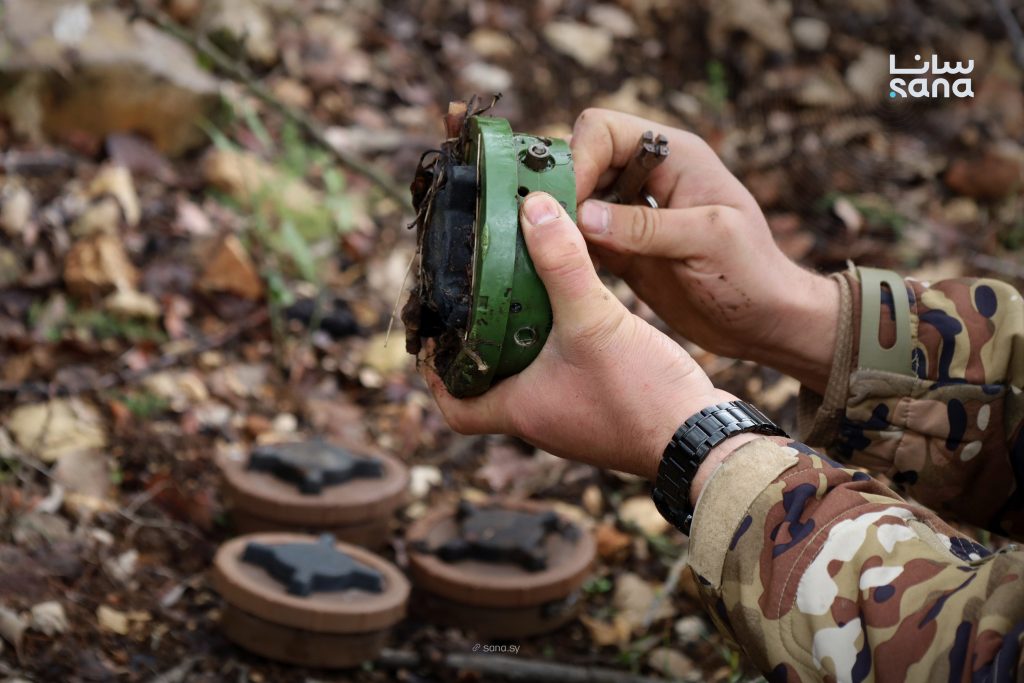 شهادات إعلاميين ناجين من الألغام في ريف اللاذقية تكشف مخاطر مخلفات الحرب