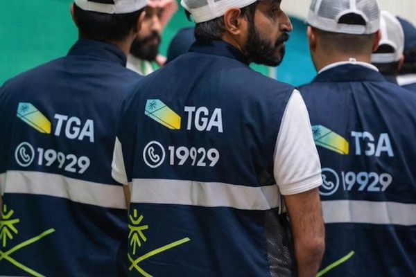 «هيئة النقل»: إيقاف سائق تطبيق توصيل لتدني نظافة المركبة